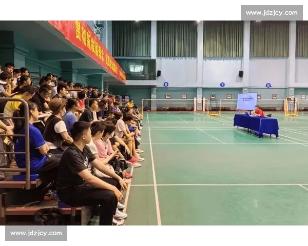 羽毛球比赛裁判的组成与职责分析:解读比赛中的裁判员角色与数量配置 羽毛球比赛裁判的组成与职责分析:解读比赛中的裁判员角色与数量配置